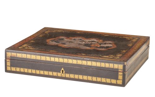 Caja de juego de madera lacada y dorada, con paisaje y arqu