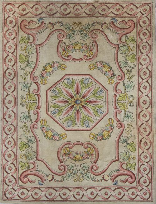 Alfombra en lana de nudo español de campo beige y motivos d