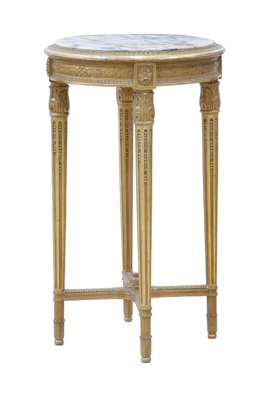 Velador de estilo Luis XVI de madera tallada y dorada con t