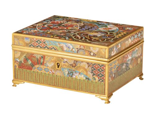 Caja de metal dorado con esmalte cloisonné con decoración o