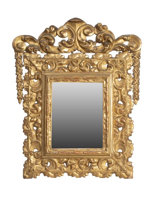 Espejo de madera tallada y dorada con hojas carnosas, de es