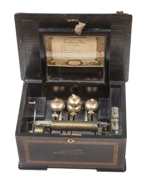 Caja de música Napoleón III con marquetería de flores en la