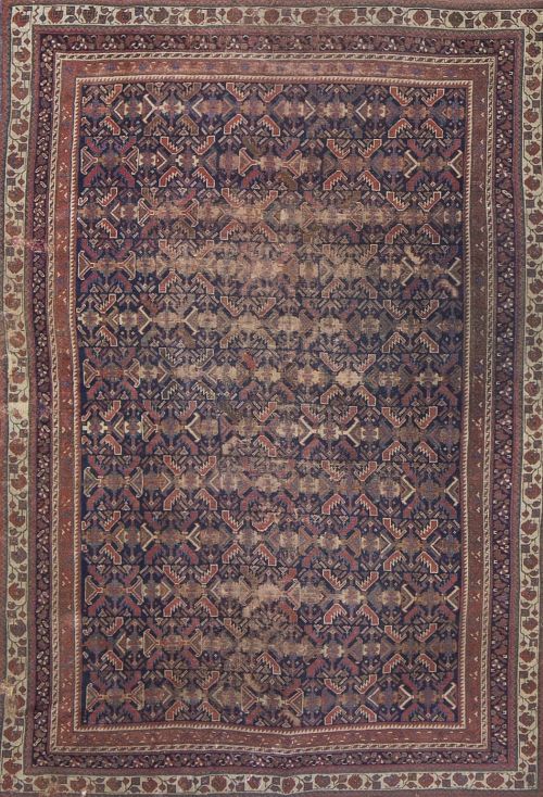 Alfombra en lana con motivos geométricos.