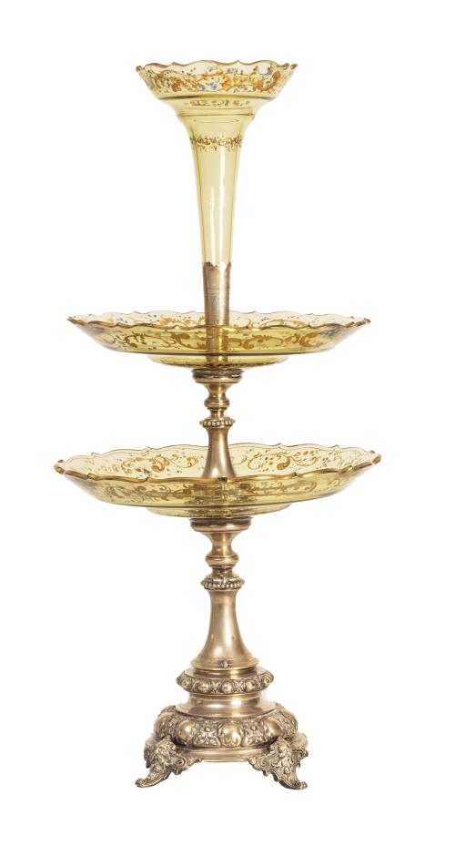 Centro de mesa de plata y cristal pintado. Con marcas, ley 