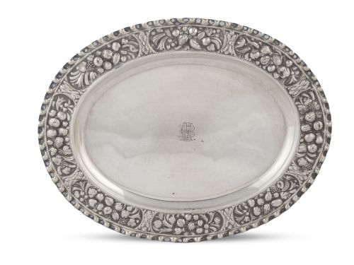 Bandeja oval de plata de ley 916 con perímetro repujado con