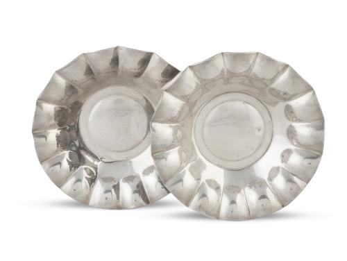 Pareja de paneras de plata gallonada. Con marcas.Matilde 