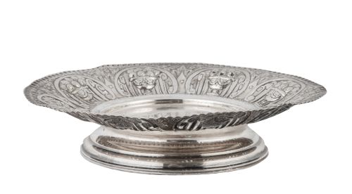 Frutero de pie bajo de plata con perímetro calado de frutos