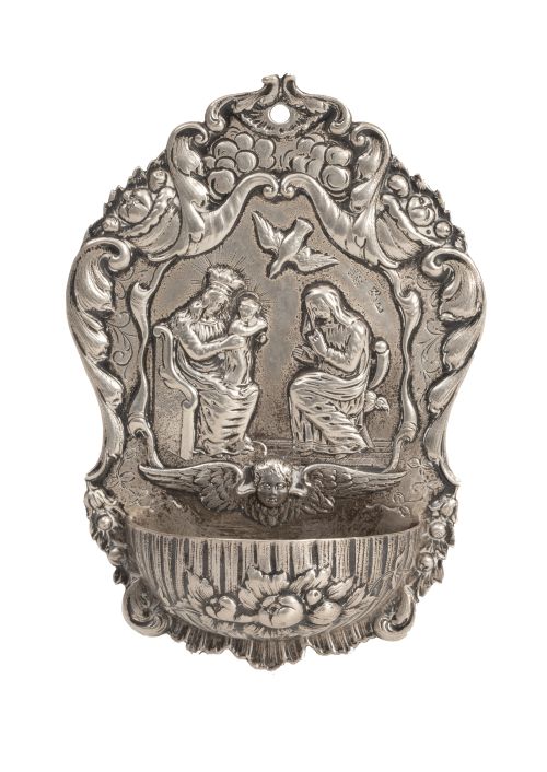 Benditera de plata repujada. Con marcas.Francia, S. XVIII.