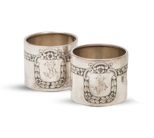 Pareja de servilleteros de plata y plata vermeille con inic