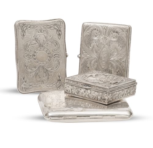 Lote de tres pitilleras de plata y una cajita, S. XIX.