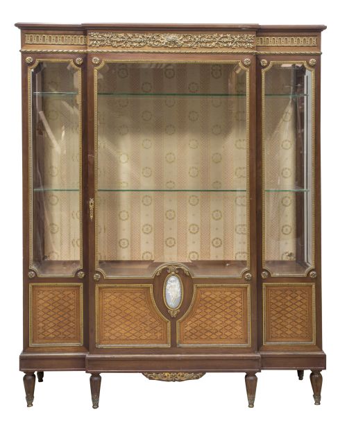 Vitrina de estilo Luis XVI de madera con marquetería, crist