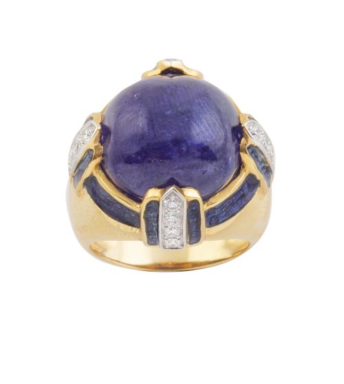 Sortija bombée con cabuchón de tanzanita en marco con decor