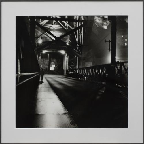 LUIS BAYLÓN (Madrid, 1958 - 2023)Julia cruzando el puente