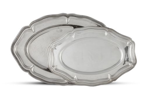 Lote de dos fuentes ovales de plata de diferente tamaño: un