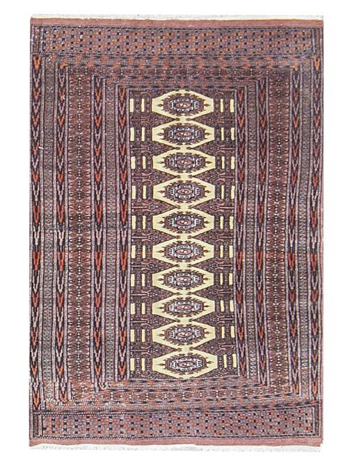 Alfombra en lana con motivos geométricos.