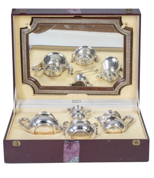 Juego de café y té de plata con interior en vermeille, ley 