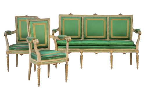 Sofá y dos butacas Carlos IV de madera lacada de blanco y d