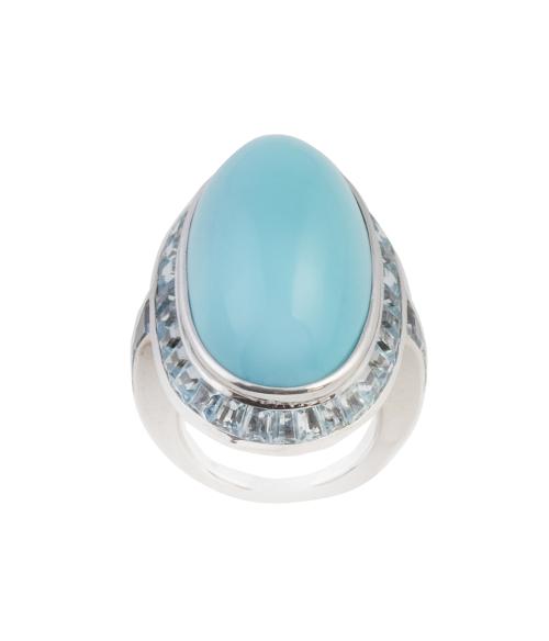 Sortija con gran cabuchón oval de turquesa, orlado de topac