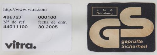 Charles & Ray Eames. Cuatro "plastic armchair", de Vitra.