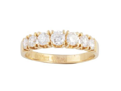 Sortija media alianza de brillantes de tamaño en aumento ha