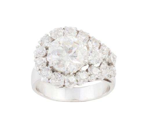 Sortija con brillante central de 1,75 ct y brillantes, que 