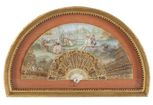 Abanico con padrones y varillaje calados y dorados, país co