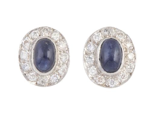 Pendientes ovales con cabuchón de zafiro orlado de brillant