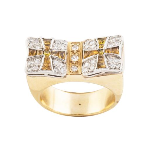 Sortija con dos centros de aspas de diamantes yellow, sobre