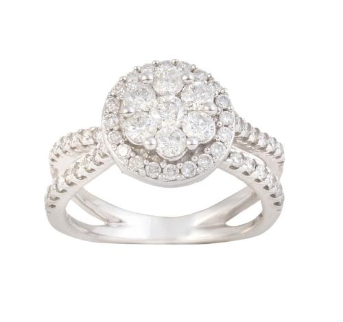 Sortija de brillantes con rosetón central orlado de brillan