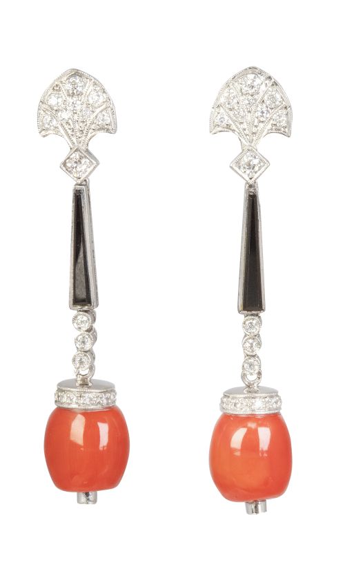 Pendientes largos estilo Art-Decó de coral, ónix y brillant