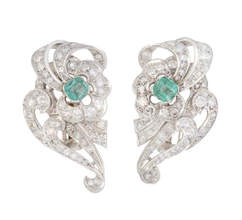Pendientes de brillantes y esmeraldas c. 1940 con diseño fl