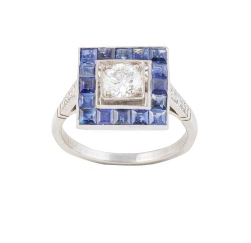 Sortija cuadrangular de brillante central de 0,50 ct aprox.