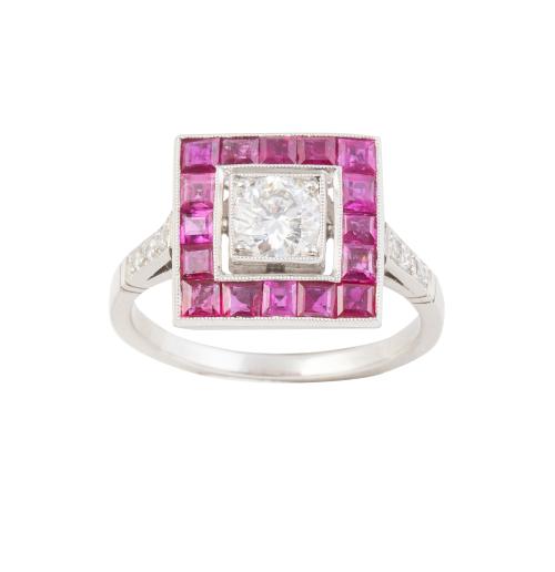 Sortija cuadrangular con brillante central de 0,50 ct aprox