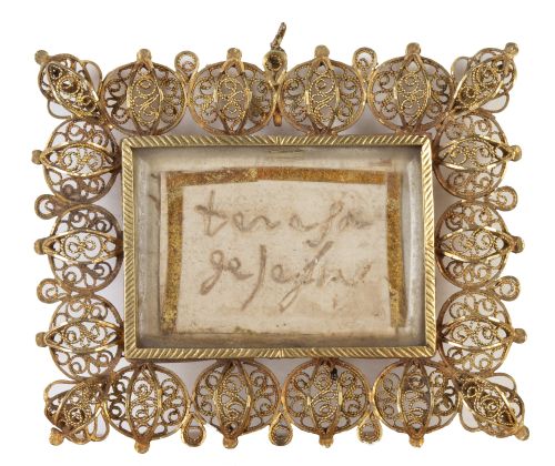 "Santa Teresa de Jesús".Relicario con marco de oro en fil