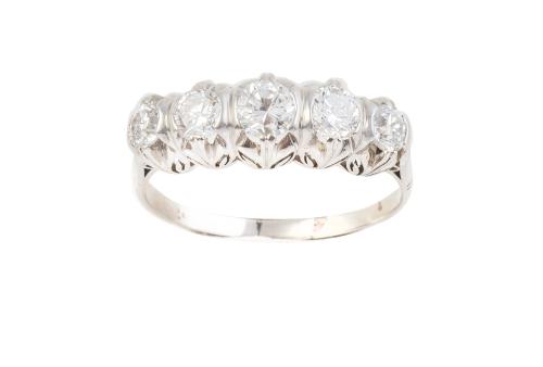 Sortija cintillo de brillantes de tamaño creciente hacia el