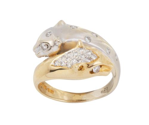 Sortija con dos cabezas de pantera y brillantes en decoraci