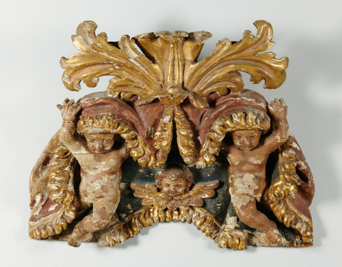 Fragmento de retablo con dos “putti” sustentando una “drapp