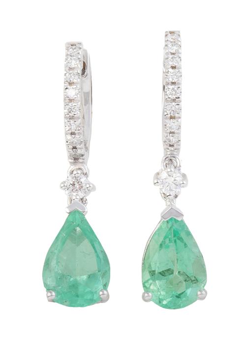 Pendientes largos con perillas de esmeraldas colombianas, c