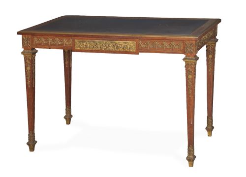 Mesa de centro de estilo Luis XVI con aplicaciones de bronc