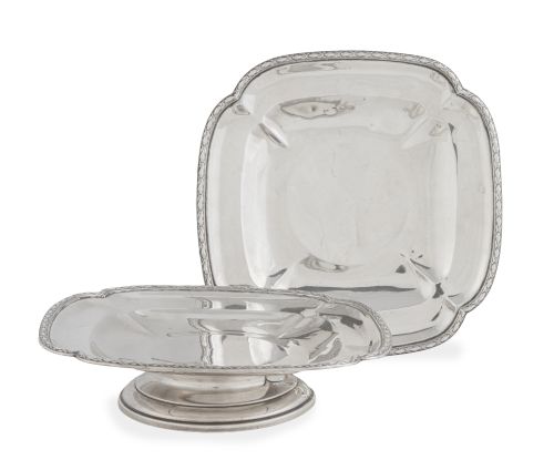 Pareja de salvillas cuadradas de plata. Sin marcas.S. XX.