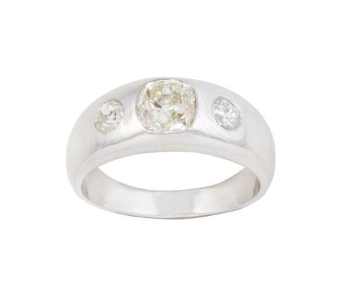 Sortija tresillo de brillantes de talla antigua engastados 