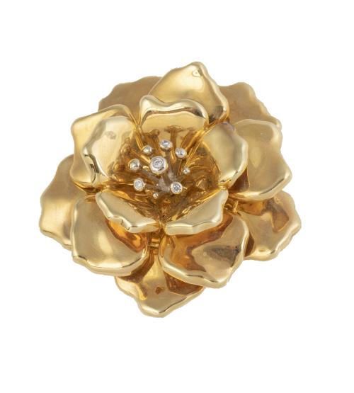 Broche flor con estambres rematados en chatones de brillant