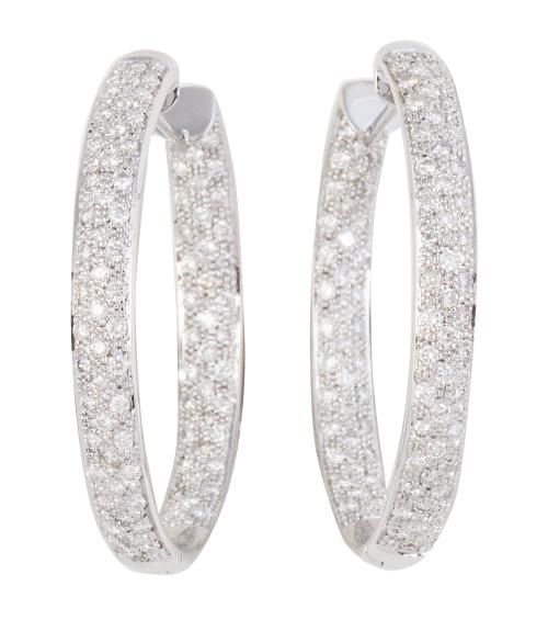 Pendientes criollas de perfil oval, con pavé de brillantes 