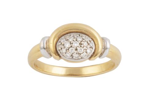 Sortija con pavé oval de brillantes sobre semicírculo de oro