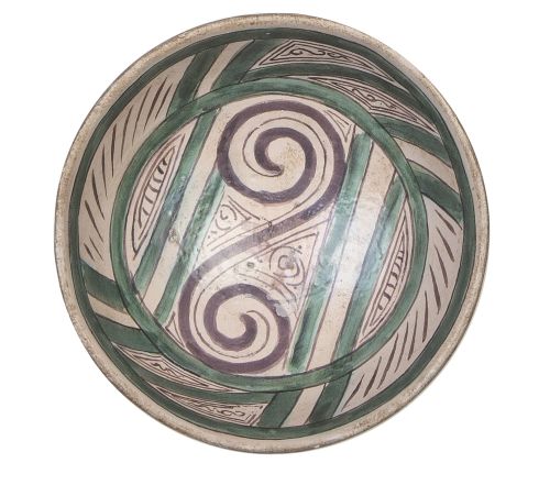 Escudilla de cerámica esmaltada en verde y manganeso.Pate