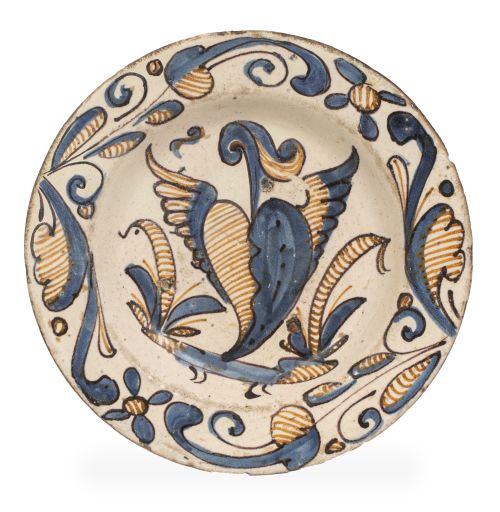 Plato de cerámica esmaltada de la serie tricolor con corazó