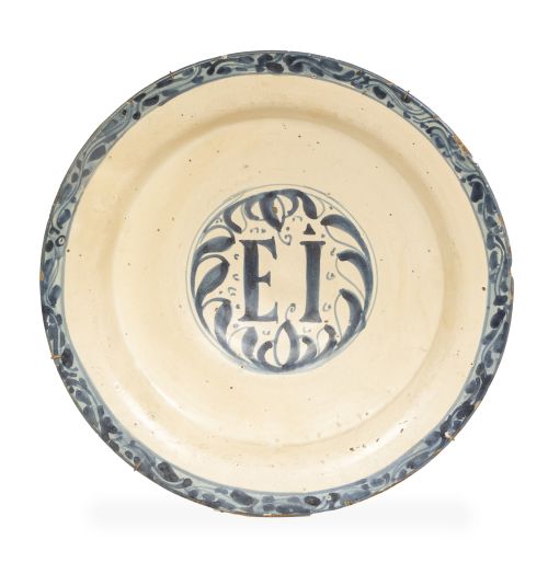 Plato de cerámica esmaltada en azul de cobalto y blanco con