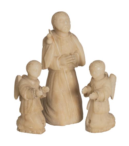 Santiago apóstol con dos ángeles arrodillados en alabastro 