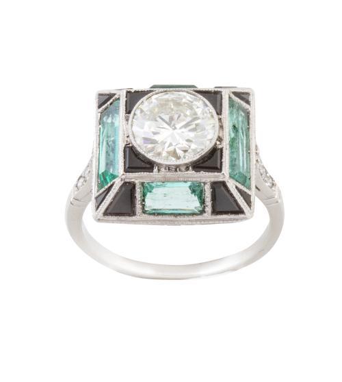 Sortija cuadrangular con brillante central de 1,47 ct en mo