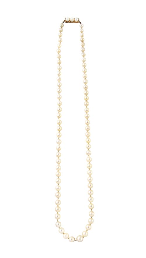 Collar de un hilo de perlas cultivadas, con cierre decorado